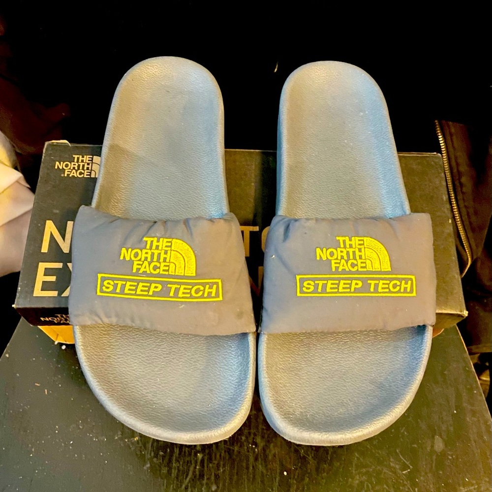 The NORTH FACE - STEEP TECH - MENS SLIDES - size 9